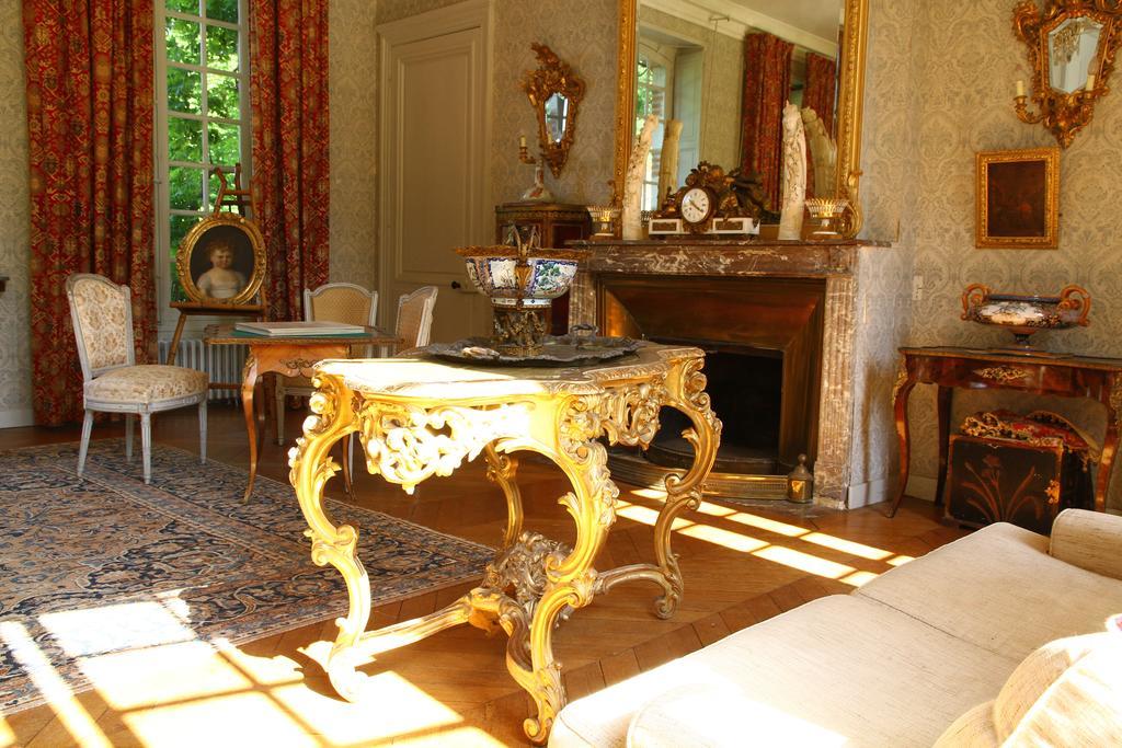 Château De La Giraudière * Villeny